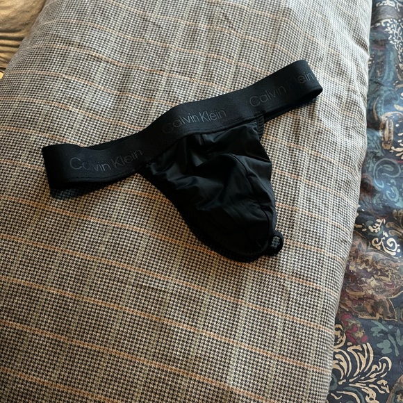 Calvin Klein Black lace thong- size small - Picture 6 of 13